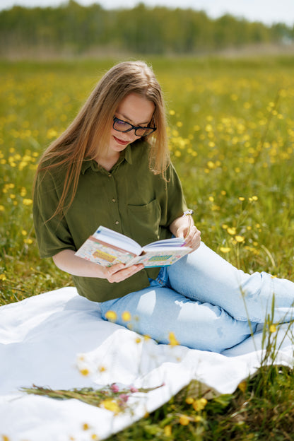Illustrative Handbook - Species Identifier "What Grows in Natural Meadows? What Lives in Natural Meadows?"