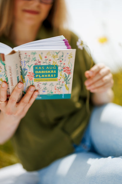 Illustrative Handbook - Species Identifier "What Grows in Natural Meadows? What Lives in Natural Meadows?"